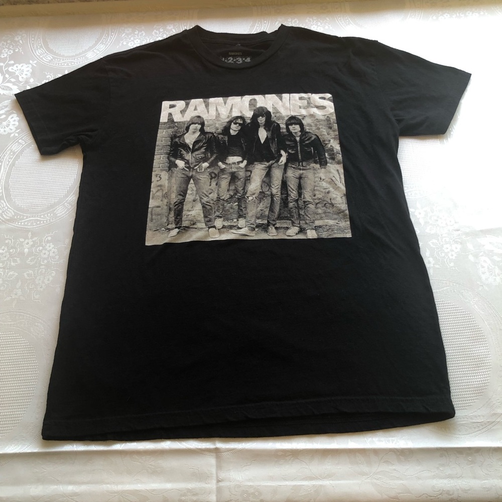 Ramones  1-2-3-4 Black Vintage Punk Rock T-Shirt Women’s Size L Short Sleeves